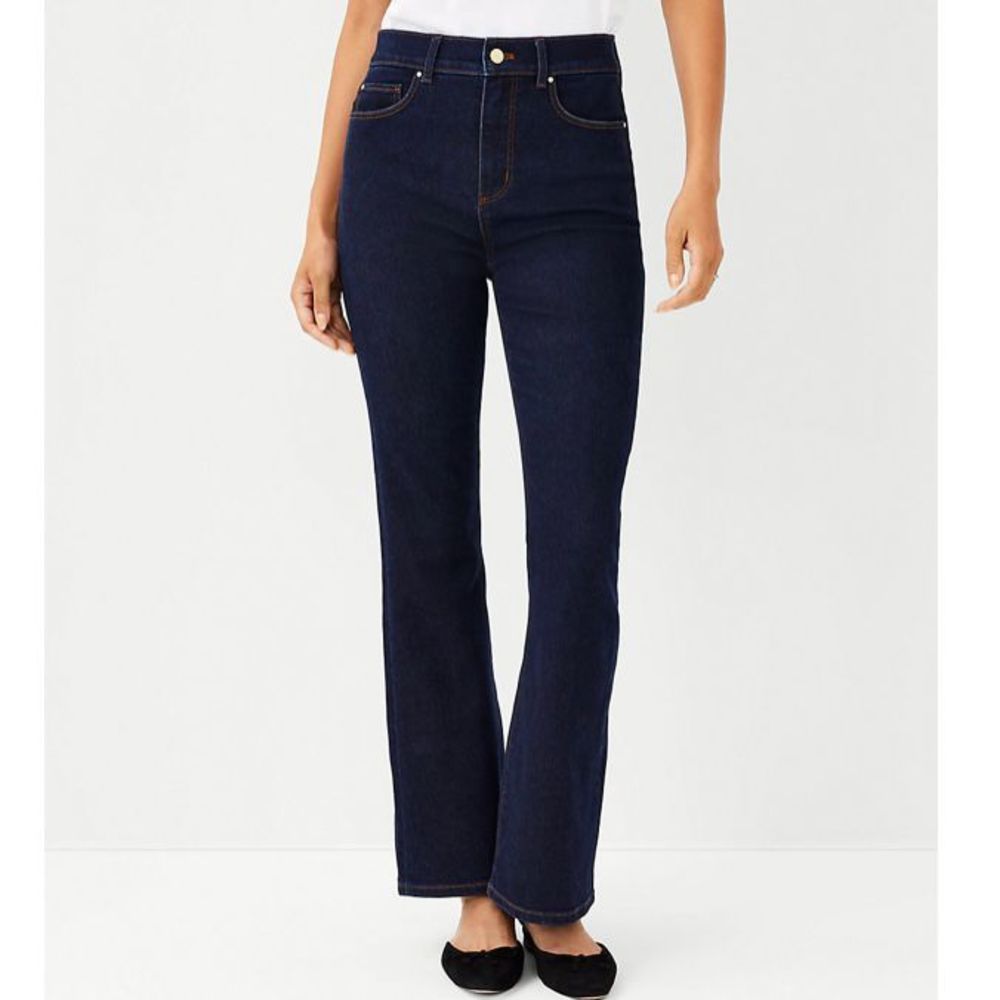 Ann Taylor Curvy Sculpting Pocket High Rise Boot Cut Jeans Classic Rinse 28 6